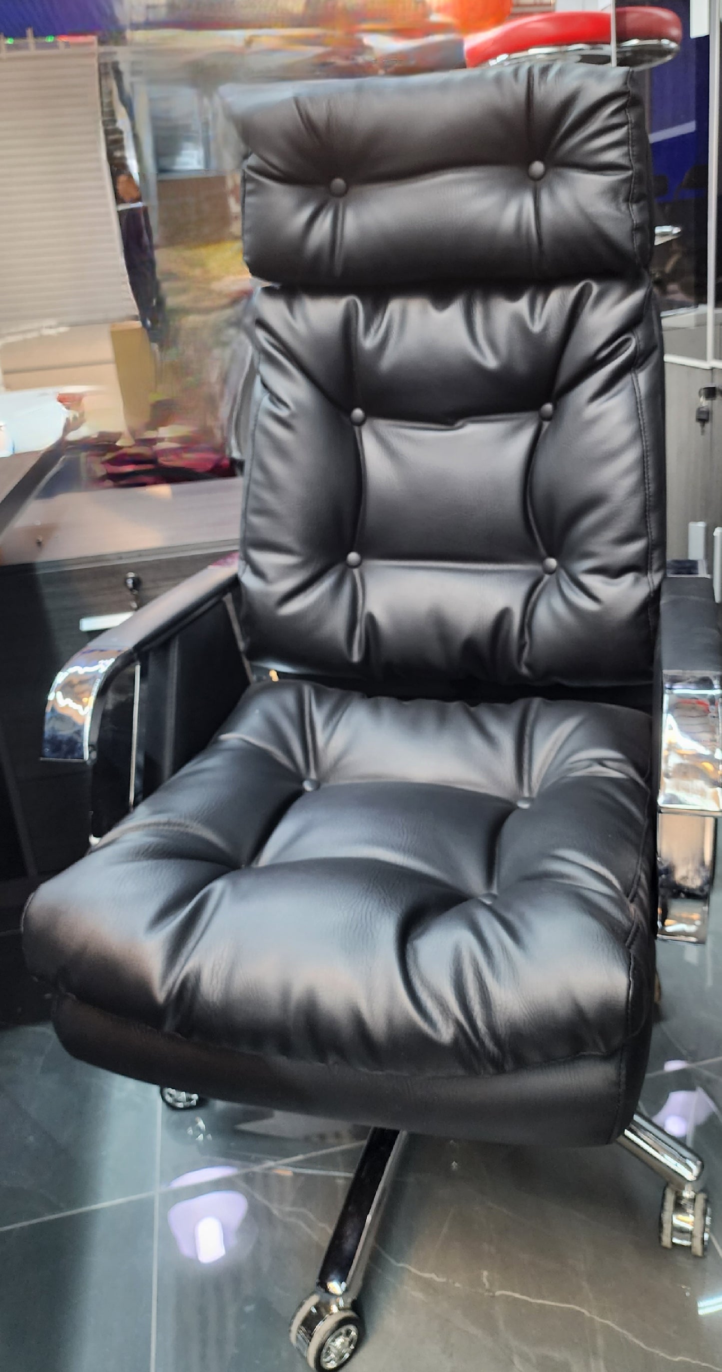 Boss Leather Chair P08