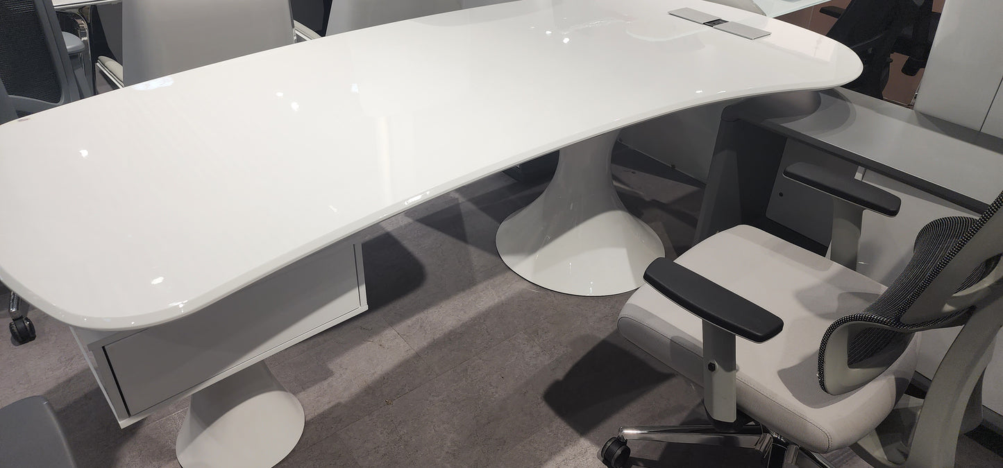 Executive Table BT076