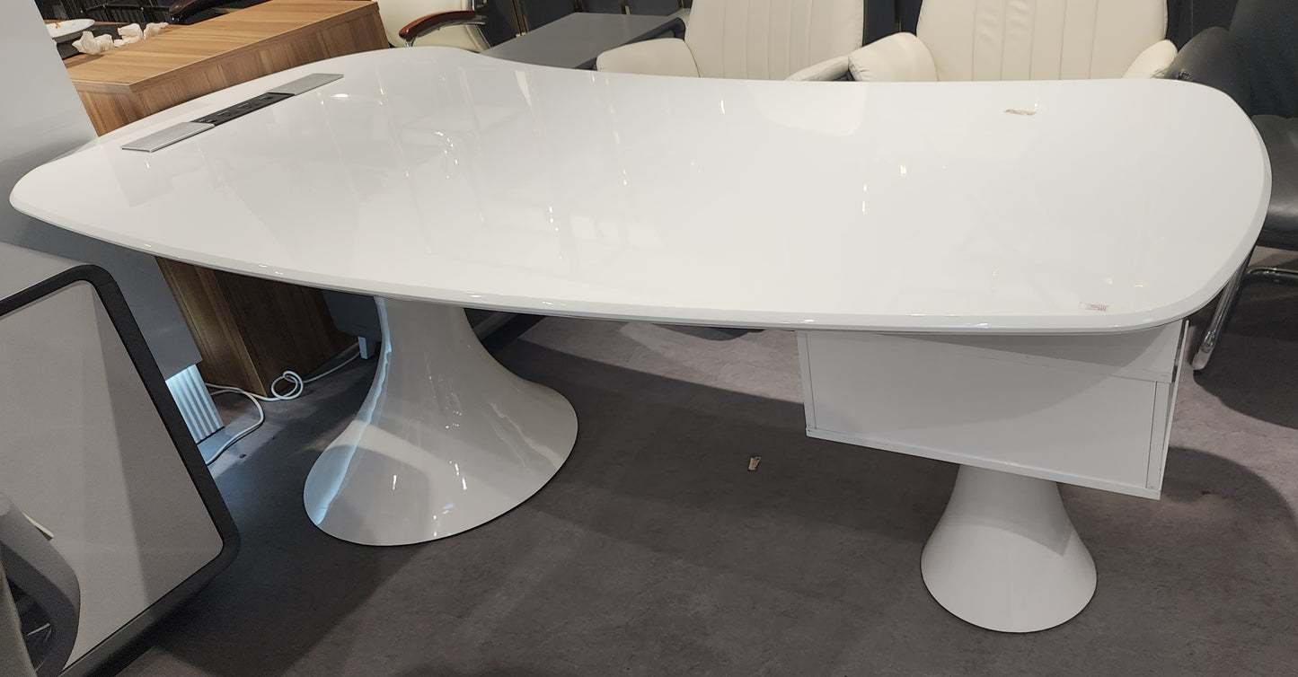 Executive Table BT076